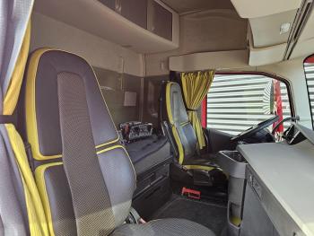 Volvo FH 16.650 8x4 / HIAB 105 t/m CRANE / KRAN